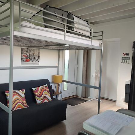 Studio Meuble 1 Piece Entierement Equipe Sans Cloisons Separatives Chavagnes-en-Paillers Luaran gambar