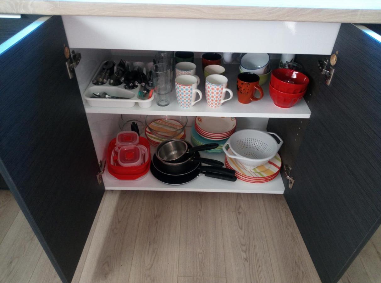 Studio Meuble 1 Piece Entierement Equipe Sans Cloisons Separatives Chavagnes-en-Paillers Luaran gambar