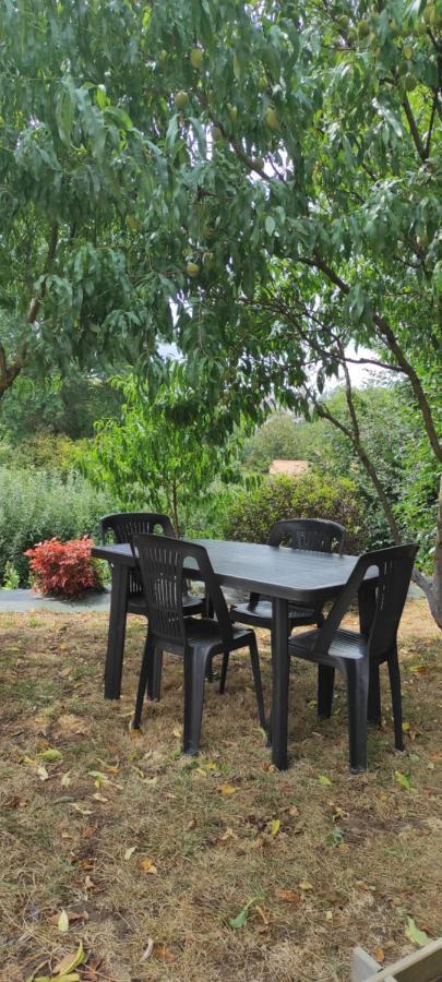 Studio Meuble 1 Piece Entierement Equipe Sans Cloisons Separatives Chavagnes-en-Paillers Luaran gambar