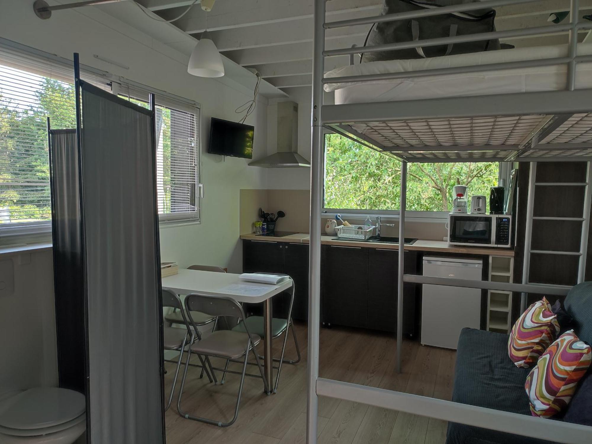 Studio Meuble 1 Piece Entierement Equipe Sans Cloisons Separatives Chavagnes-en-Paillers Luaran gambar