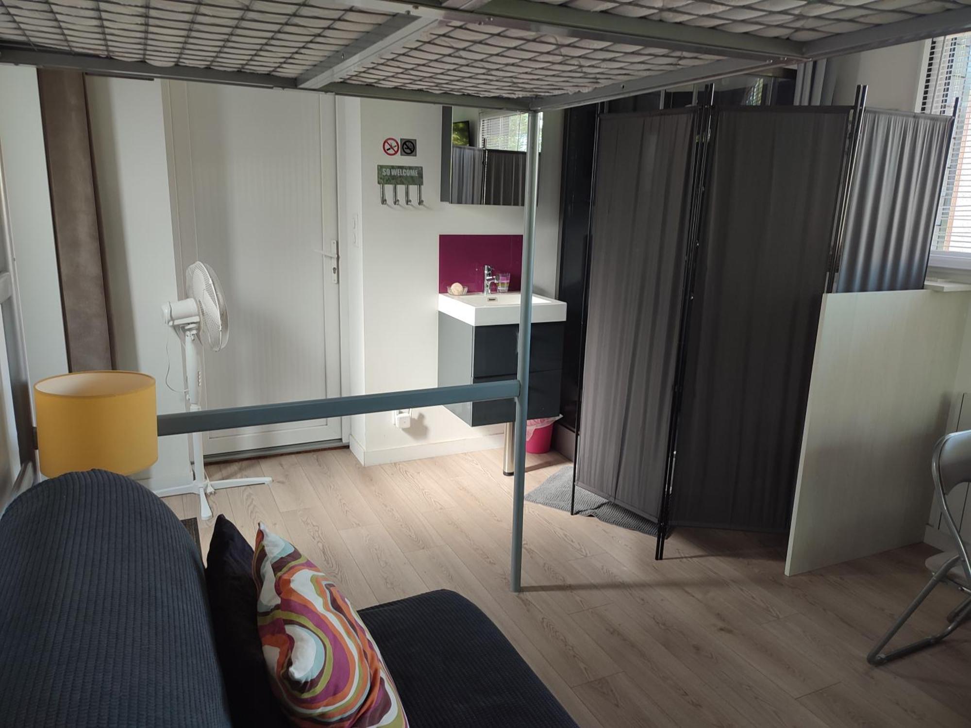 Studio Meuble 1 Piece Entierement Equipe Sans Cloisons Separatives Chavagnes-en-Paillers Luaran gambar
