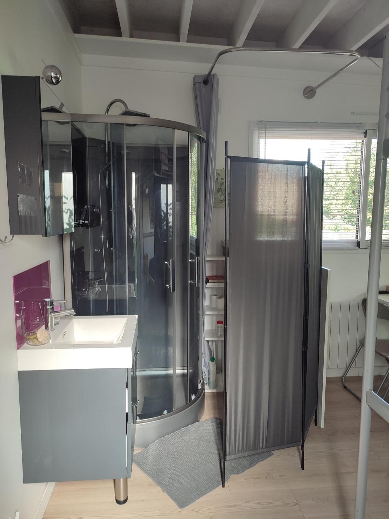 Studio Meuble 1 Piece Entierement Equipe Sans Cloisons Separatives Chavagnes-en-Paillers Luaran gambar