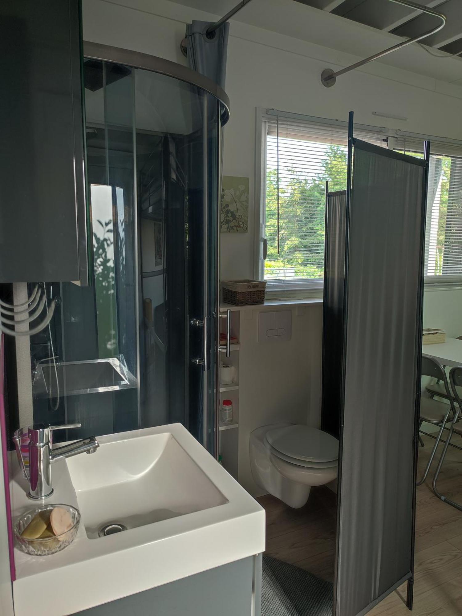 Studio Meuble 1 Piece Entierement Equipe Sans Cloisons Separatives Chavagnes-en-Paillers Luaran gambar