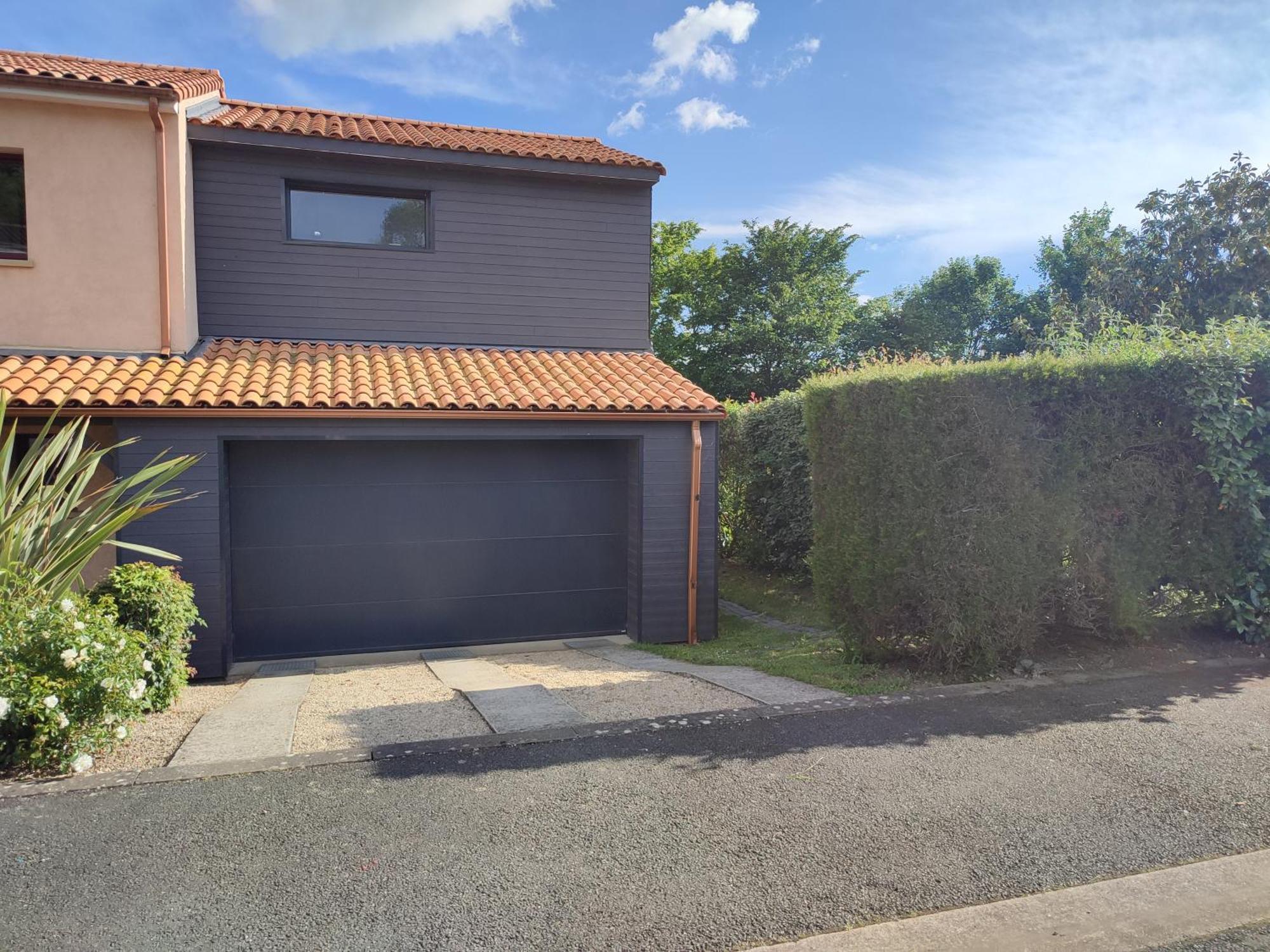 Studio Meuble 1 Piece Entierement Equipe Sans Cloisons Separatives Chavagnes-en-Paillers Luaran gambar